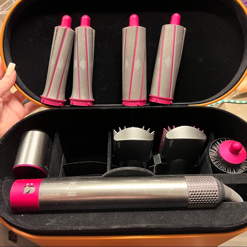COPY - Dyson Airwrap complete set with trunk case